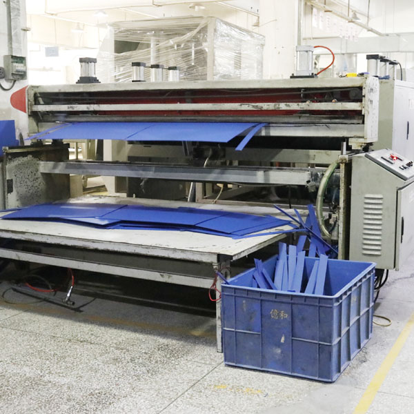 中空板設備生產車間